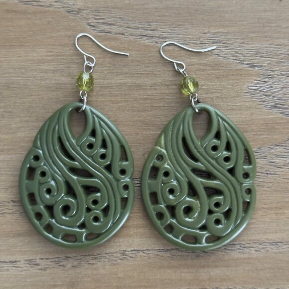 Handcrafted Olive Green Acrylic Dangle Earrings Beaded Silver Tone Hooks Plastic - Picture 1 of 9